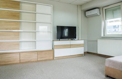Location d’un appartement meublé et spacieux de 3 pièces, 86 m², près du centre-ville, Nouveau Belgrade, Serbie